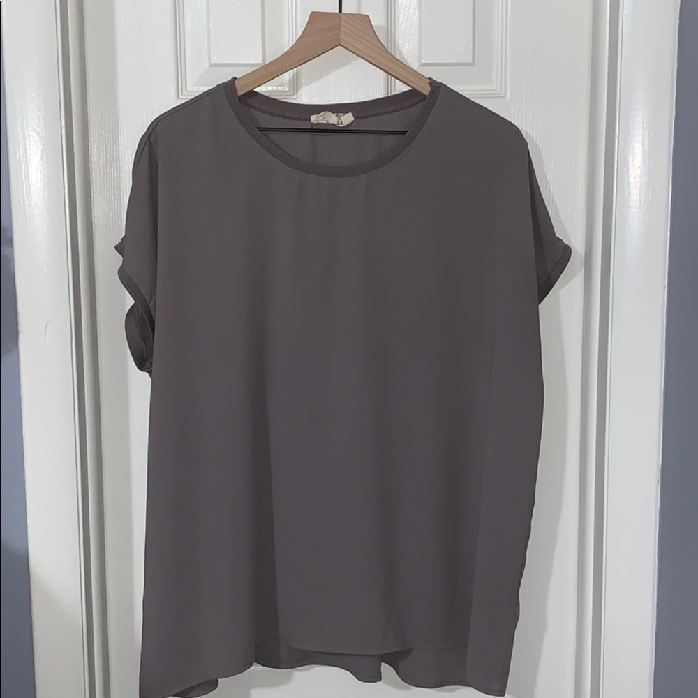 Everleigh Crew neck short sleeve blouse.